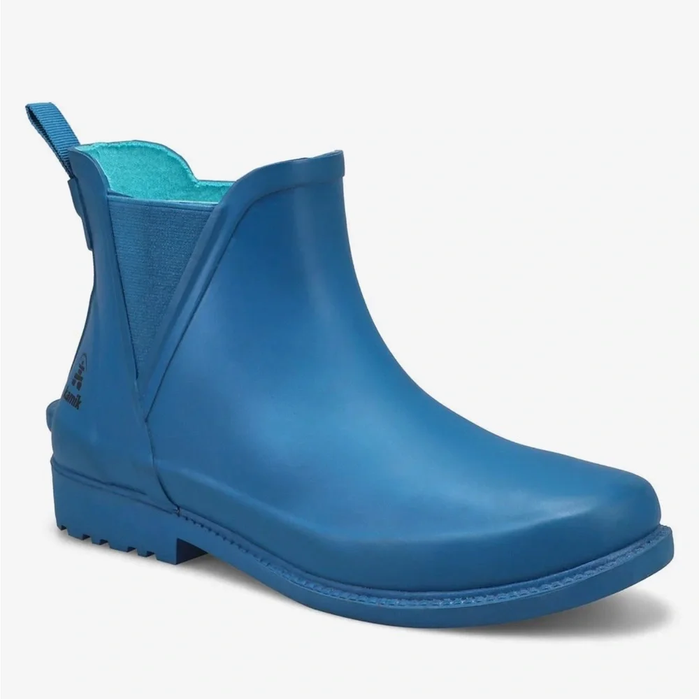 NWT- Kamik ‘Chloe’ Lo Rainboots RARE TEAL COLOR